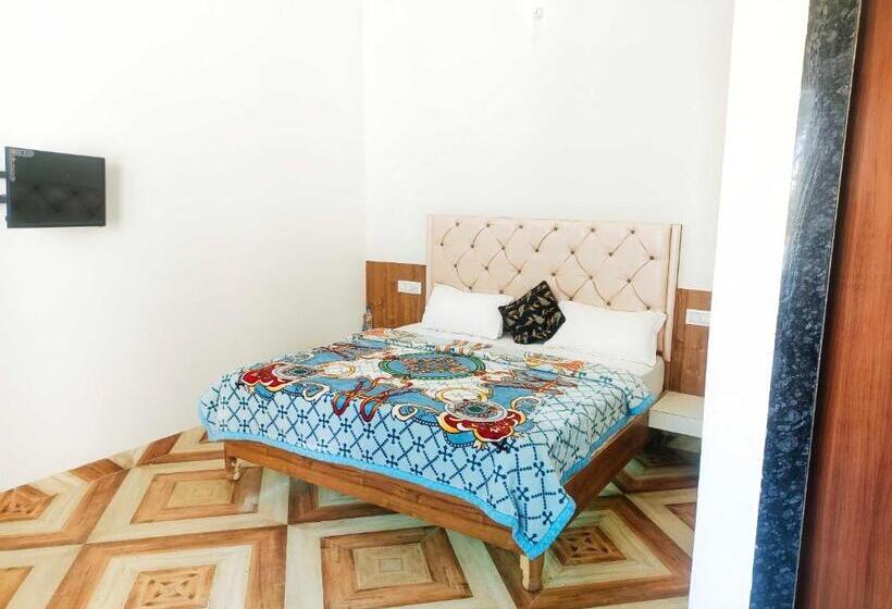 Трехместный Номер Deluxe, Pop 84706  J S R Palace Gardens