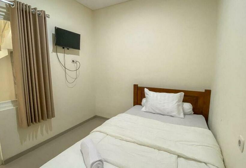Номер Стандарт, Nipa Guest House Near Universitas Widyagama Mitra Reddoorz