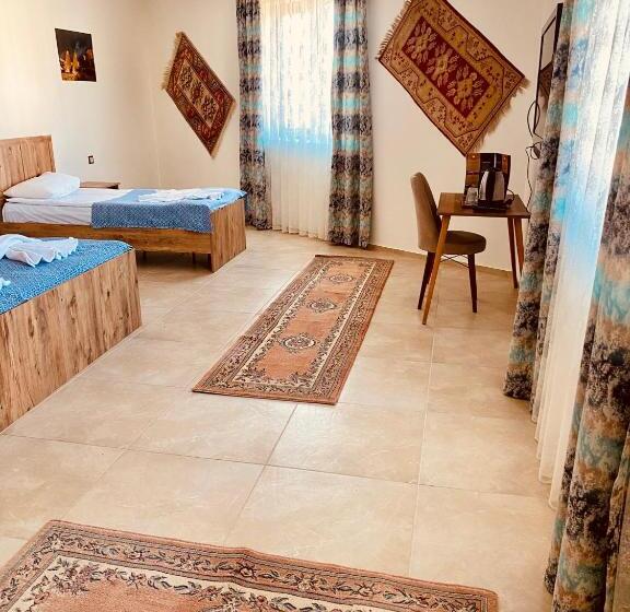 اتاق استاندارد چهارنفره با بالکن, Aysultan Stone House