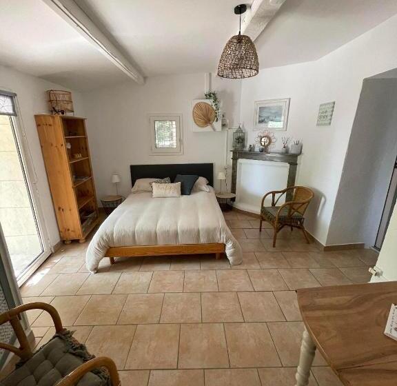 Студио Стандарт Вид на Бассейн, Le Mazet En été   Studio En Garrigue Nimoise