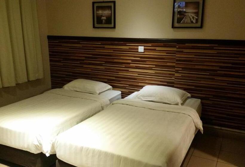 Quarto Estandar, Iskandar