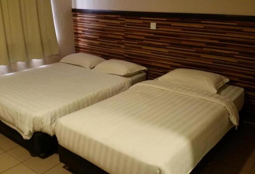 Quarto Familiar Superior, Iskandar