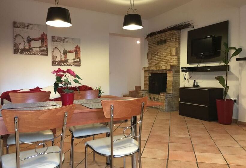 패밀리 아파트, Mc Queen Rooms & Apartments