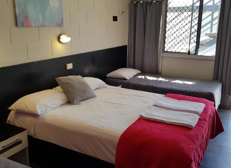 패밀리 룸, Motel Lodge