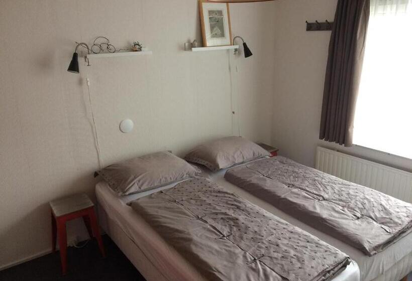 带共用浴室的标准房间, Bed And Breakfast De Mozaiektegel Uden