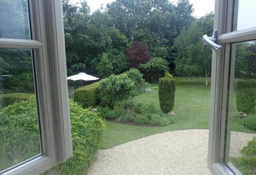 Номер Стандарт, Field End House Strawberry Lane Meysey Hampton