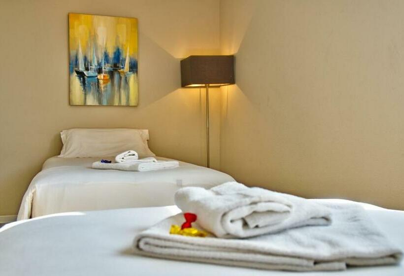 스위트, Adonis Hotel Bayonne