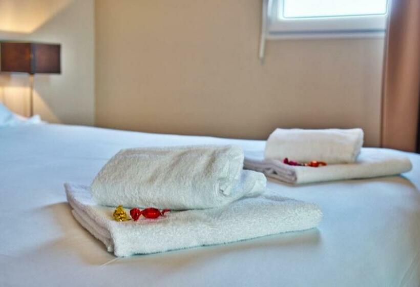 스탠다드 룸, Adonis Hotel Bayonne