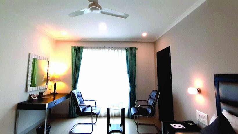 اتاق لوکس, The Hq