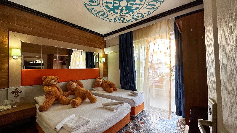 اتاق خانوادگی, Club Hotel Anjeliq