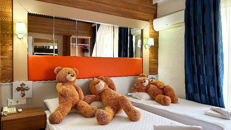 اتاق کلاب, Club Hotel Anjeliq