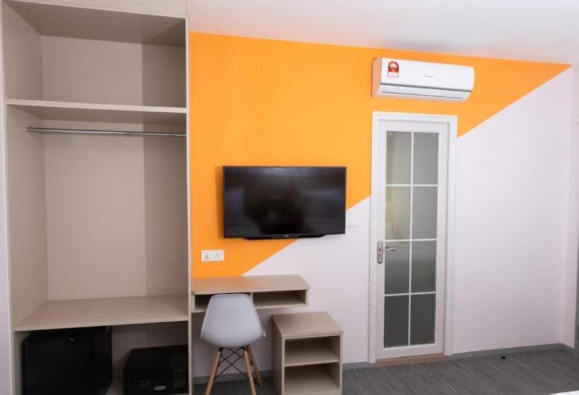 Семейный Номер, The Crown Hotel Klia