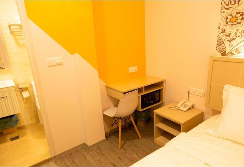 Семейный Номер, The Crown Hotel Klia