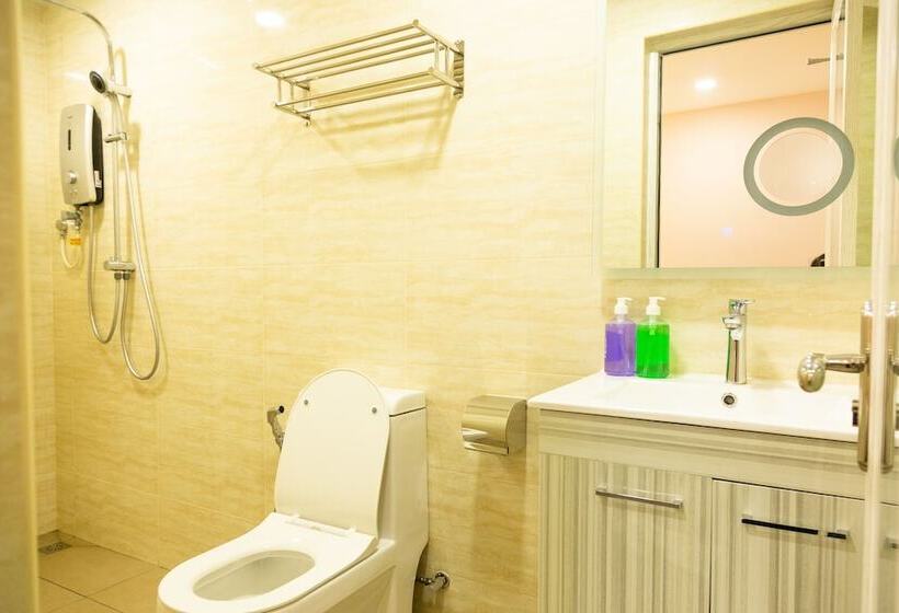 Семейный Номер, The Crown Hotel Klia