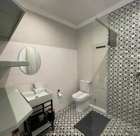 اتاق لوکس, Sarah S Place  Heatherlands,george