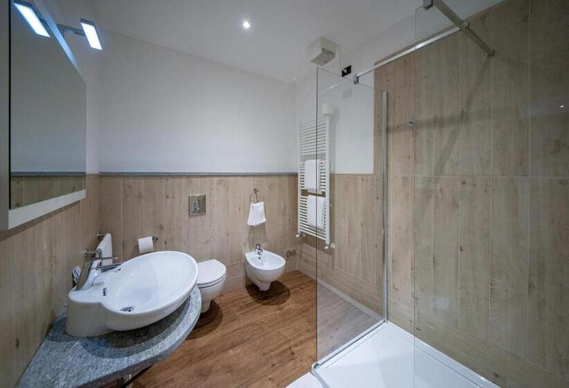 四人高级间, Albergo San Carlo