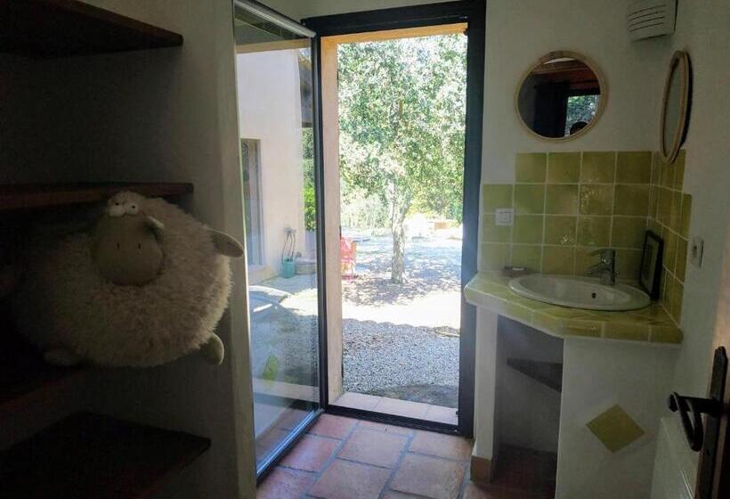 اتاق لوکس, Villa Bleucassis