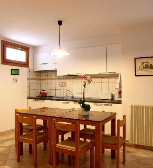 1 Bedroom Apartment Lake View, Al Trovante   Gardaslowemotion