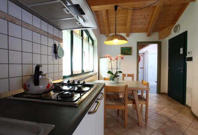1 Bedroom Apartment Lake View, Al Trovante   Gardaslowemotion