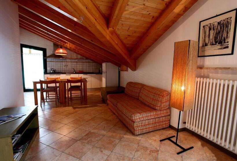 1 Bedroom Apartment Lake View, Al Trovante   Gardaslowemotion