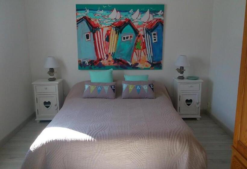 Номер Стандарт Вид на Бассейн, Chambre D Hôtes Armoise