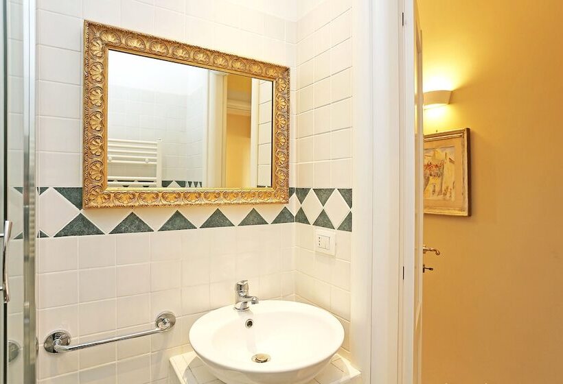 Номер Deluxe, Liberty Rome Suites   Liberty Collection