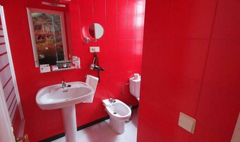 اتاق استاندارد سه نفره, Casual De Las Letras Sevilla