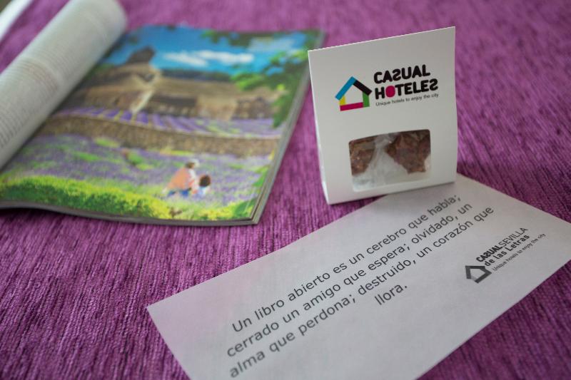 اتاق اکونومی, Casual De Las Letras Sevilla
