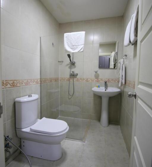 اتاق سوپریور با تخت بزرگ, Empire Business Baku