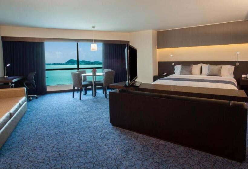 Полулюкс, Wyndham Guayaquil, Puerto Santa Ana