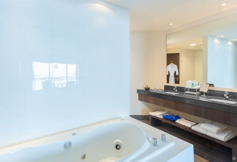 Полулюкс, Wyndham Guayaquil, Puerto Santa Ana