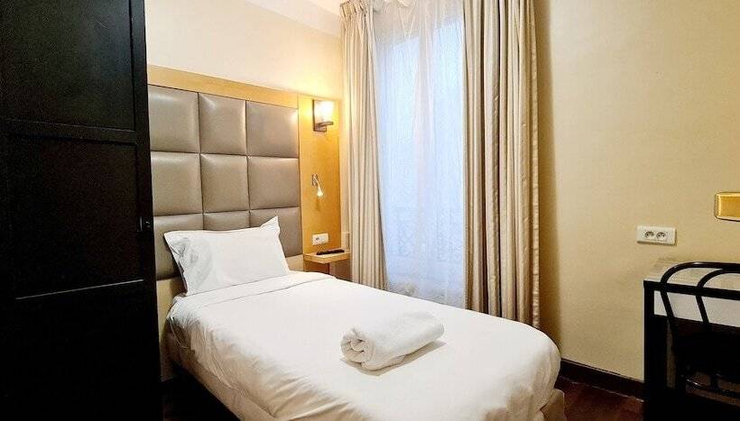 Standard Single Room, De France 18