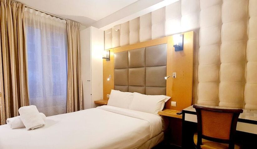Standard Room Shared Bathroom, De France 18