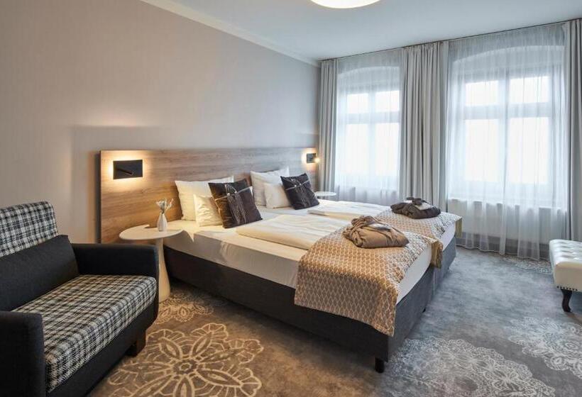جناح, Via Regia   Vias Hotels