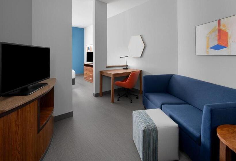 キングサイズベッドのスイートルーム, Holiday Inn Express & Suites Midland South I 20, An Ihg