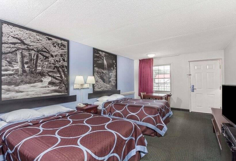 带2个双人床的标准工作室, Super 8 By Wyndham Kingston