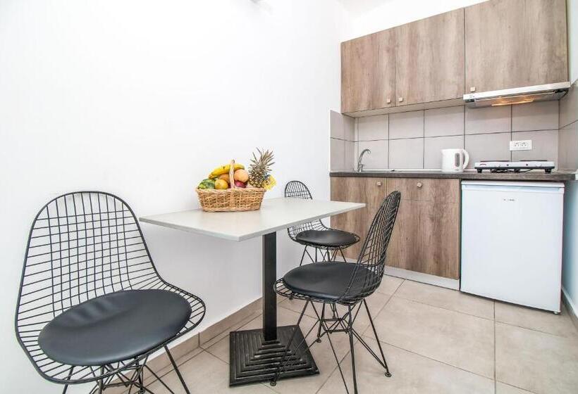 2 Bedroom Apartment Garden View, Hillside Studios & Apartments