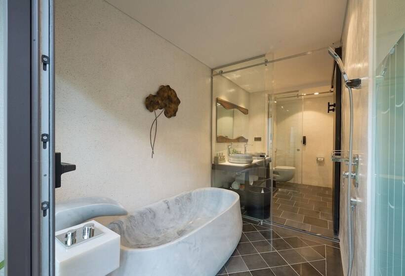 Deluxe Room Mountain View, Amiana Resort Nha Trang
