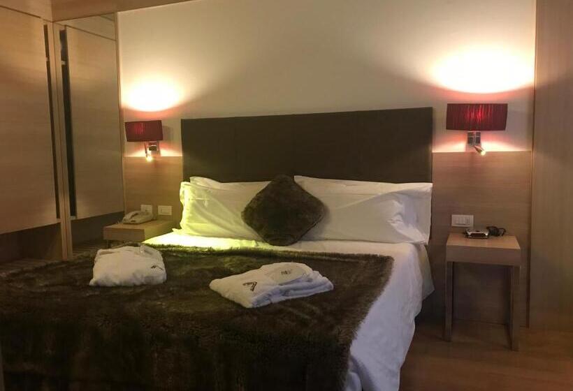 Полулюкс, Th Cadore   Hotel Antelao