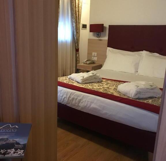 Номер Стандарт Трехместный, Th Cadore   Hotel Antelao