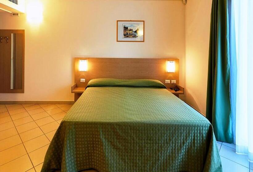 Номер Стандарт Трехместный, Bolgheri Marina Resort Ex Varo Village