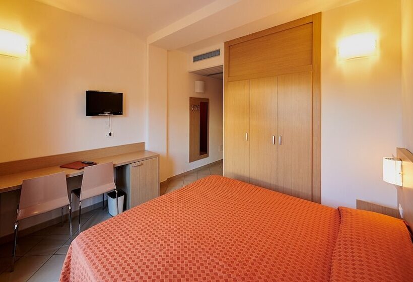 标准三人间, Bolgheri Marina Resort Ex Varo Village