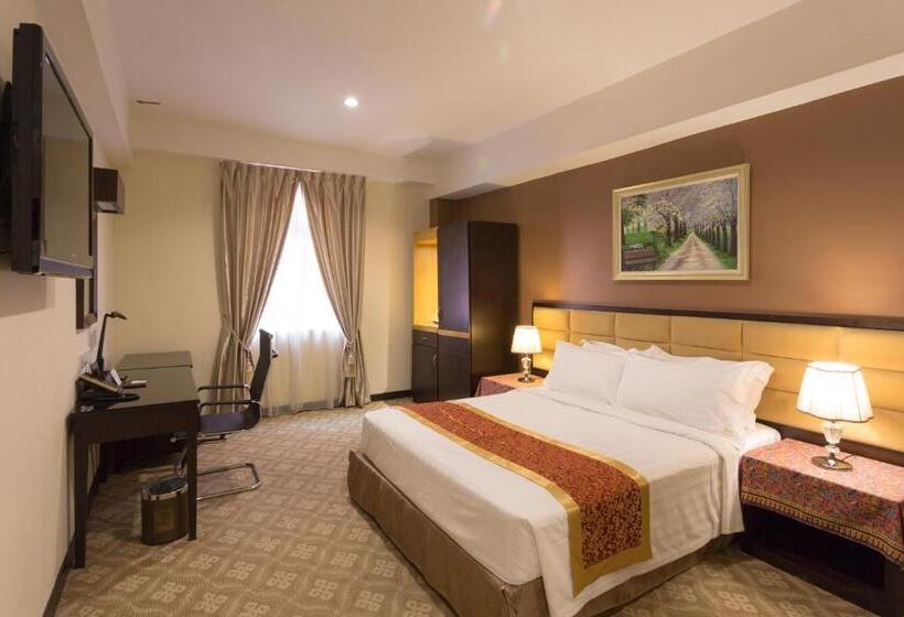 Deluxe Zimmer, Hallmark Crown