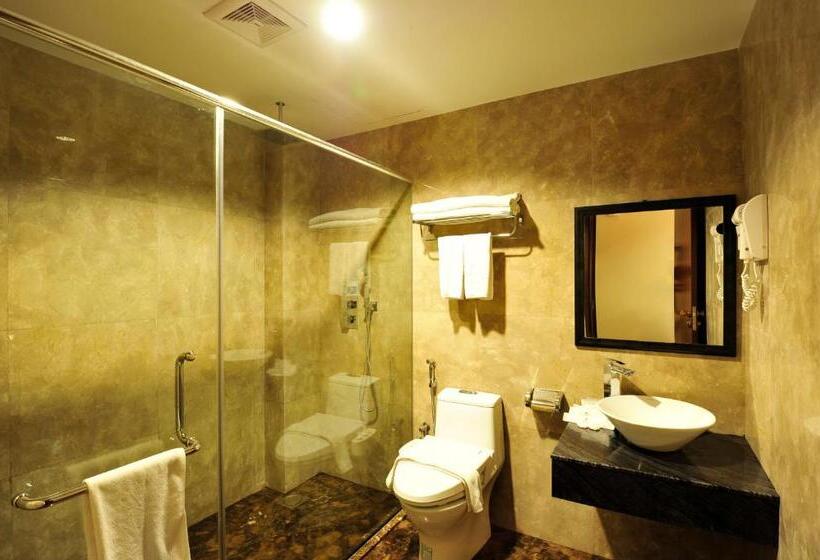 Familien Suite, Hallmark Crown