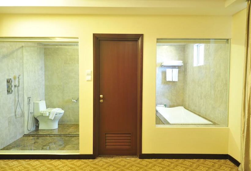 Familien Suite, Hallmark Crown