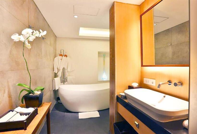 Люкс Кровать Кинг, The 1o1 Bali Fontana Seminyak