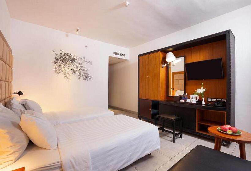 Номер Deluxe Вид на Бассейн, The 1o1 Bali Fontana Seminyak