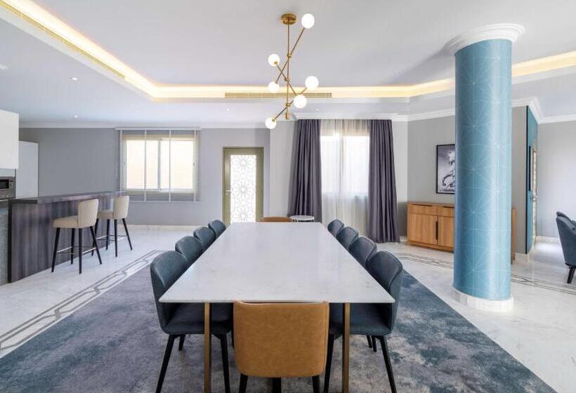 Вилла 3 Спальни, Radisson Hotel Riyadh Airport