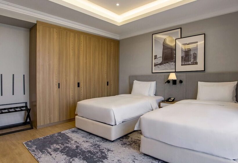 Вилла 3 Спальни, Radisson Hotel Riyadh Airport