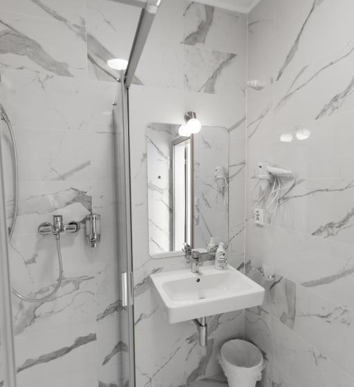 Quarto Economy, Home Le Fame